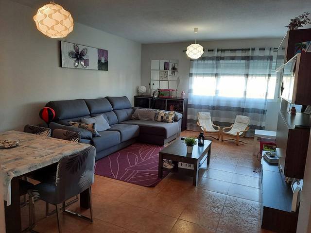 Wohnung mit offener Küche und Garage