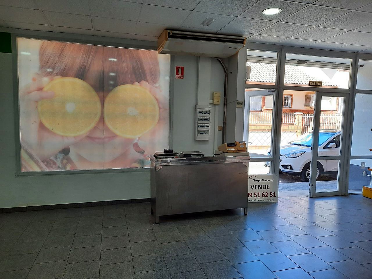 Open bedrijfsruimte, ingericht als supermarkt – Foto 4