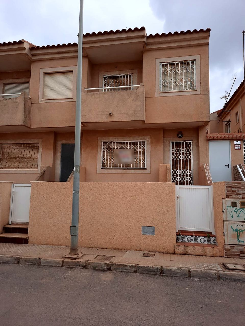 Terraced duplex with basement and garden
