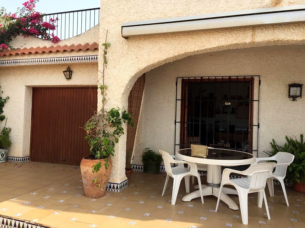 Detached villa with pool