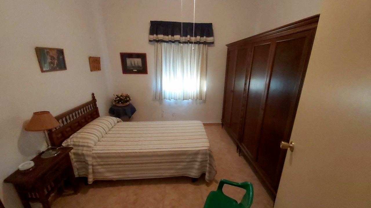 Appartamento al secondo piano con terrazzo e lavanderia – Foto 3