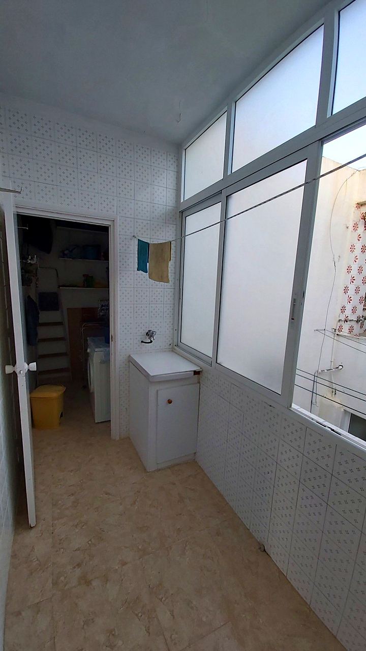 Appartamento al secondo piano con terrazzo e lavanderia – Foto 6