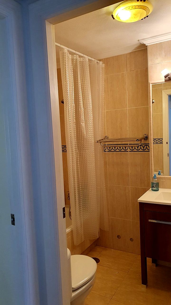Wohnung in einer Wohnanlage mit Pool – Foto 5