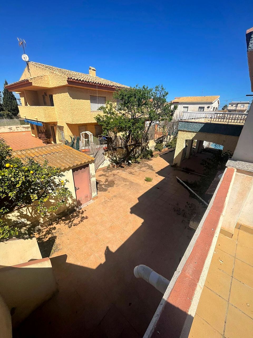 Moradia com piscina para remodelar – Foto 2