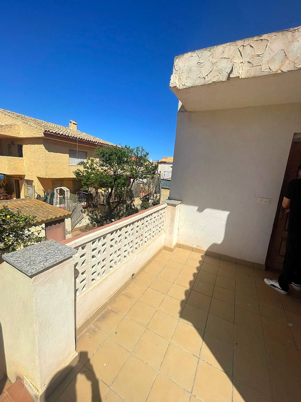 Moradia com piscina para remodelar – Foto 3