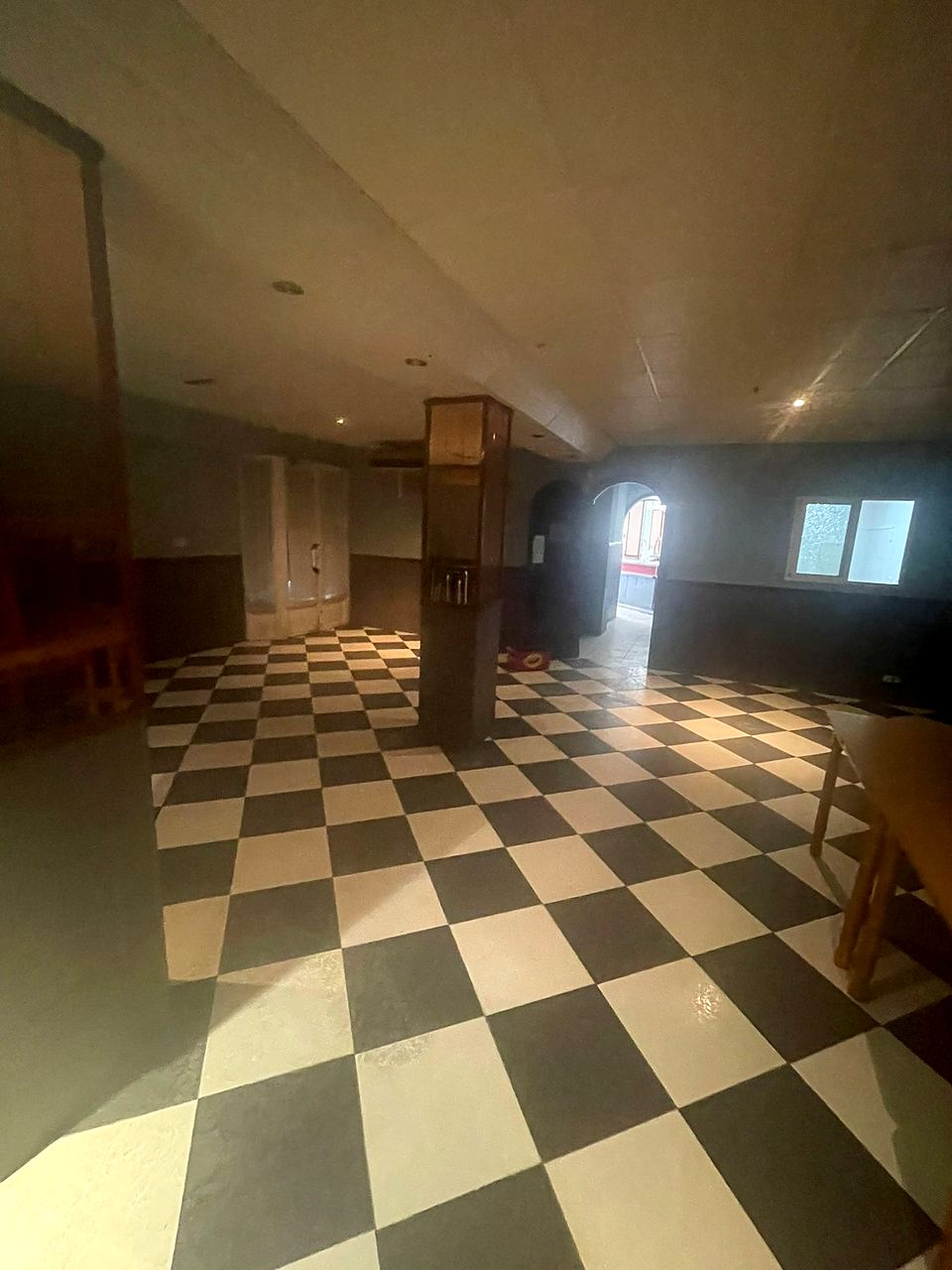 175 m² premises with restaurant licence