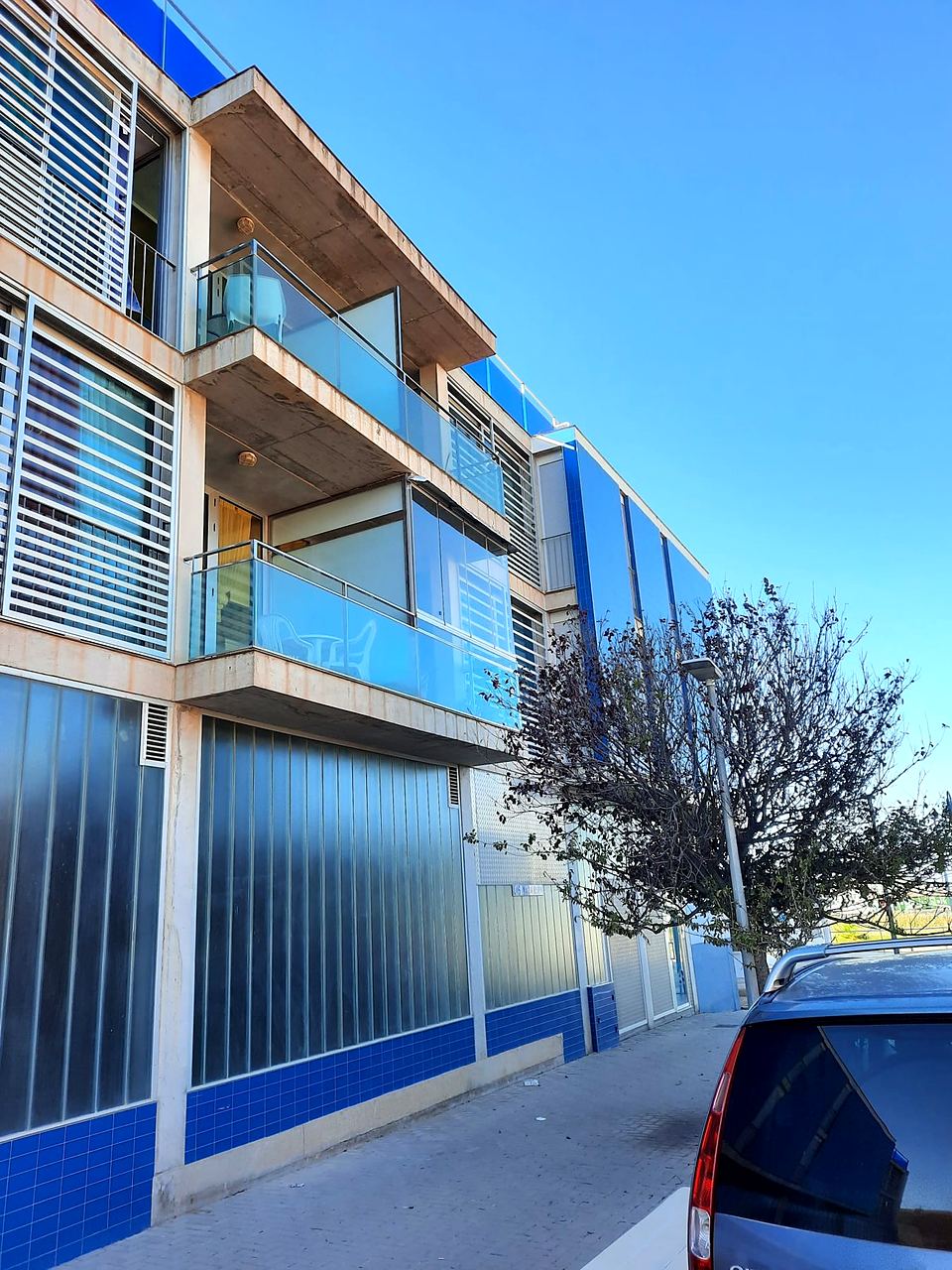 First-floor apartment with lift and garage