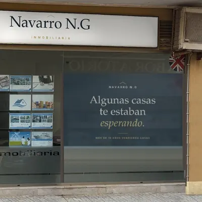 Escaparate de la oficina de Navarro N.G